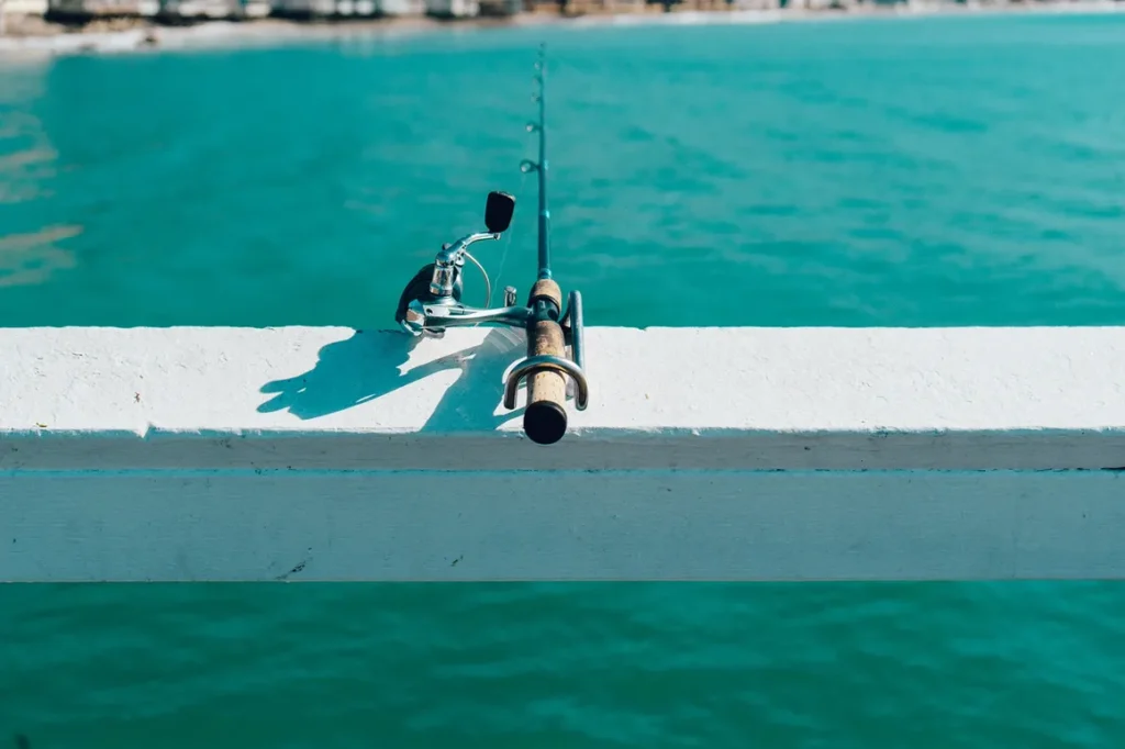 A fishing pole sitting on top of a boat.